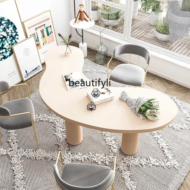 Скандинавский стол из цельного дерева