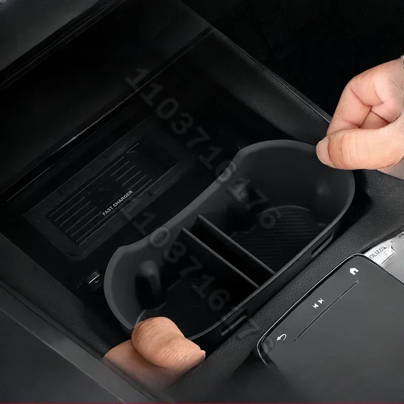 Фото Подходит для Mercedes-Benz GLB220/EQB/GLA/A200L, центральная консоль, подставка для стаканов, ящик для хранения, аксессуары для EQA, элементы интерьера. №1