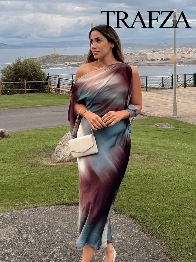 Женское платье с длинным рукавом и вырезом лодочкой шелковой текстурой