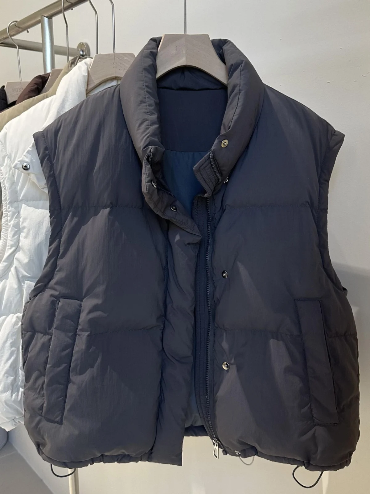 Пуховик жилет с воротником-стойкой утепленный зимний Универсальный пуховик в