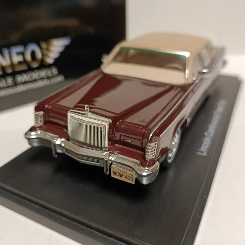 Оригинальная модель автомобиля Lincoln Town масштаб 1:43 игрушечного из смолы 1978