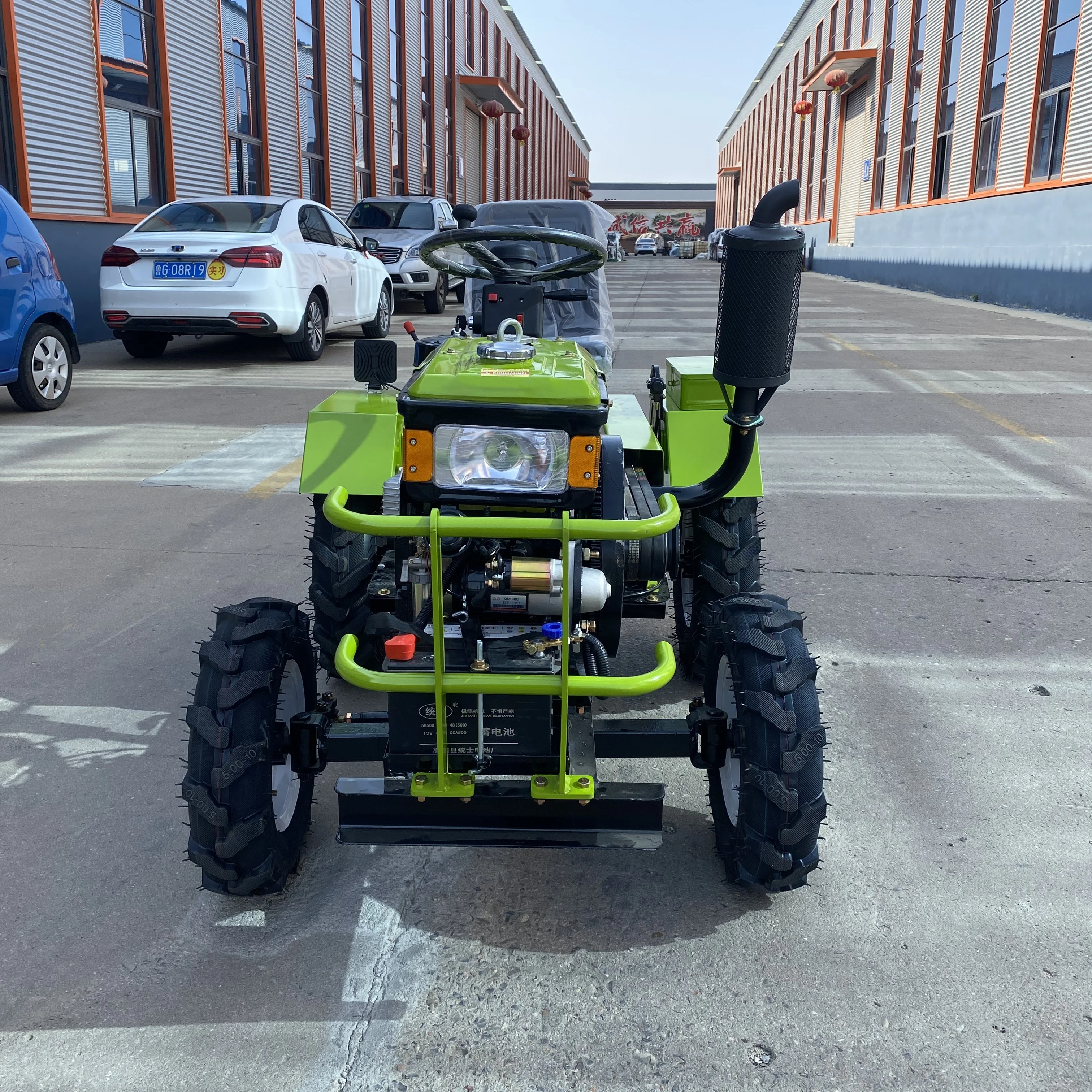 Фото Компактный мини-трактор 4WD с дизельным двигателем, полноприводный (4x4) для небольших ферм и садов №3