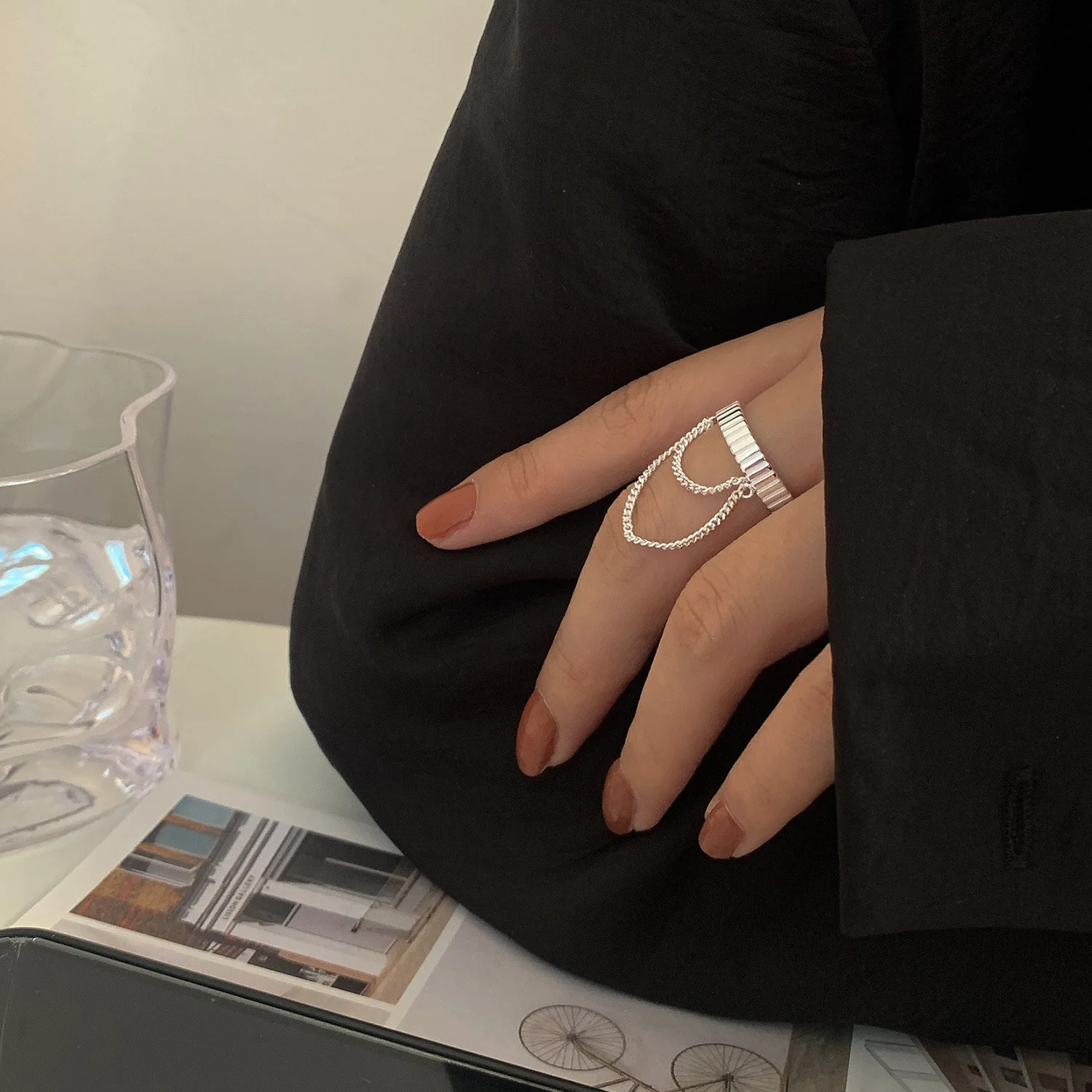 

Женское кольцо с двойной кисточкой, серебристого цвета