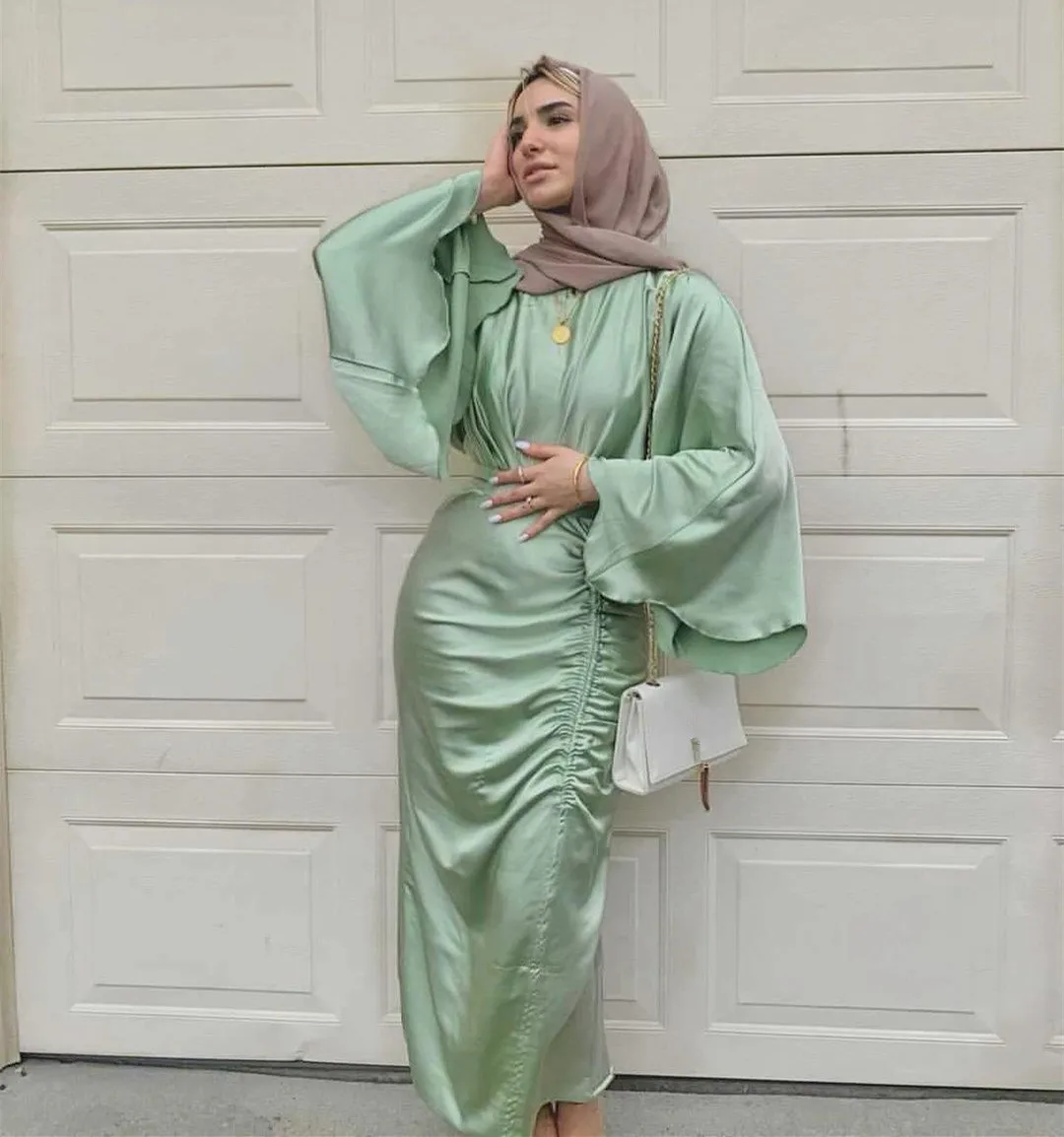 

Ramadan Eid Djellaba Feminine Muslim Dress Dubai Shiny Soft Silky Satin Abaya Dubai Turkey Muslim Dress Islam Abayas Robe WY805