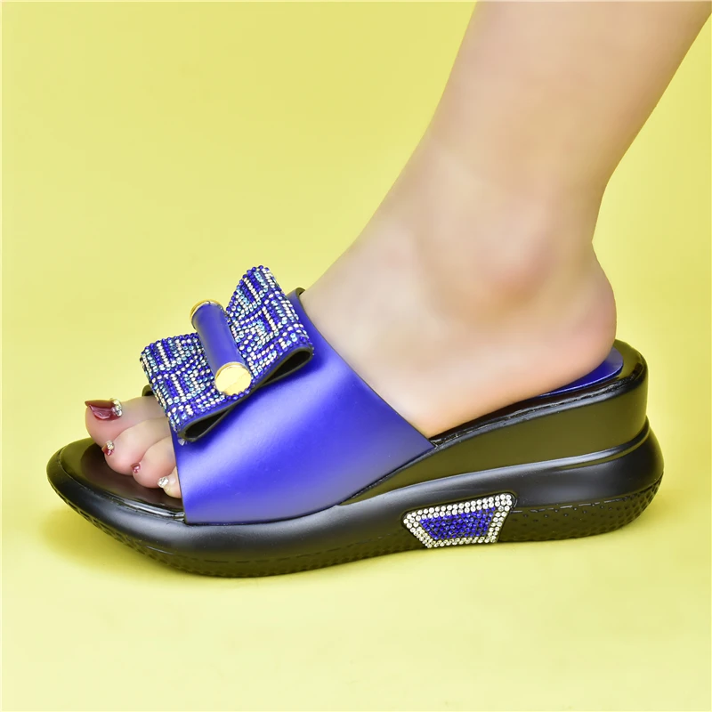 Туфли-лодочки женские из лакированной кожи на платформе и высоком каблуке |