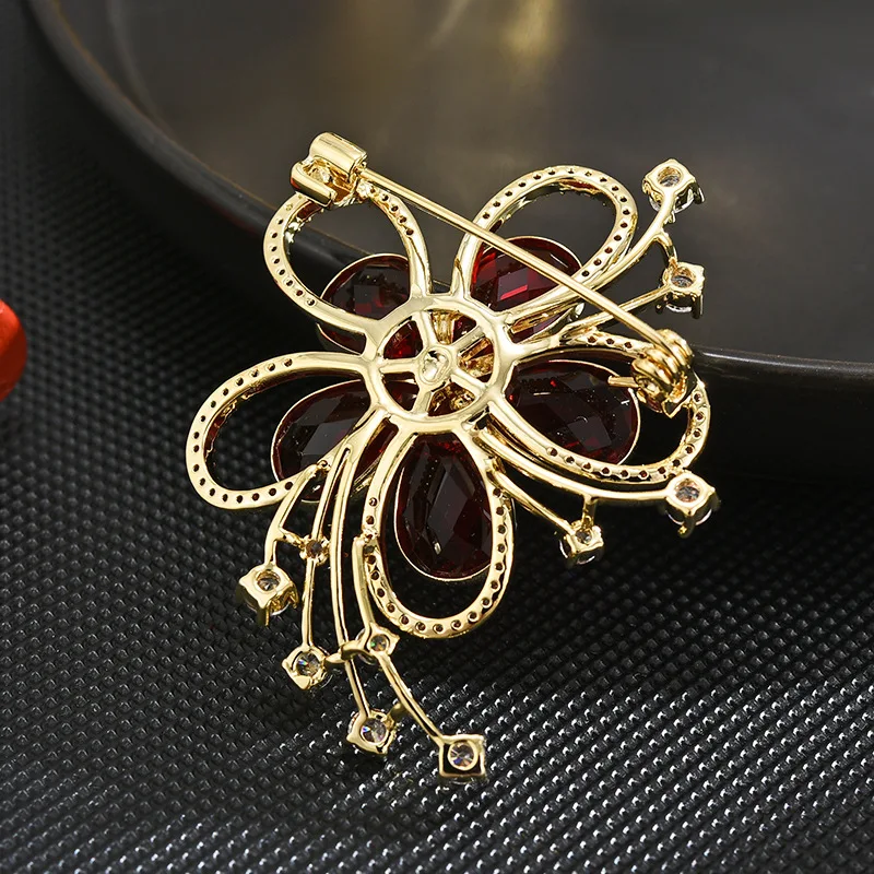 Exquisite Red Crystal Flower Brooch Feminine Fashion Zircon Plant Pin and Brooch for Woman Birthday Gift Accessories Wholesale