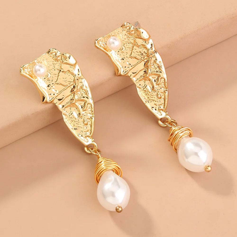 

Wholesale Ornament Popular Unique Trendy Women Pearl Earrings Irregular Design Alloy Retro Baroque Gift
