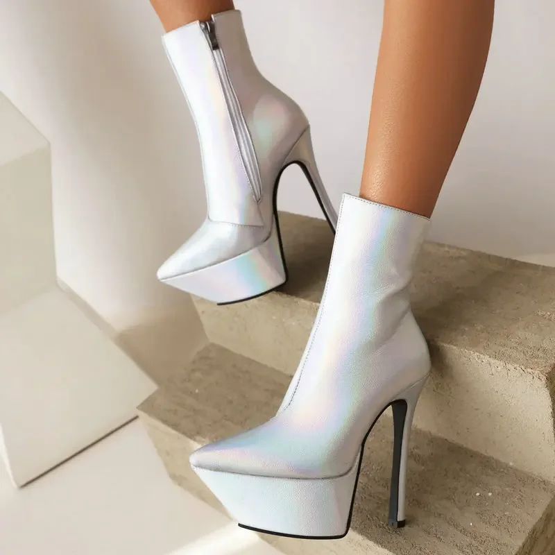 Яркие красочные ботильоны на платформе с острым носком тонком очень высоком