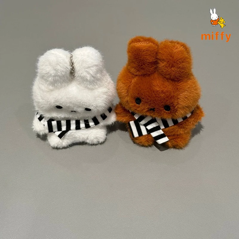 Фото Милый плюшевый чехол для наушников Miffy, подходит для Airpods 4, 3, Pro3, милый плюшевый стереоскопический чехол-кролик, защита от падения, подарок для девочек №3