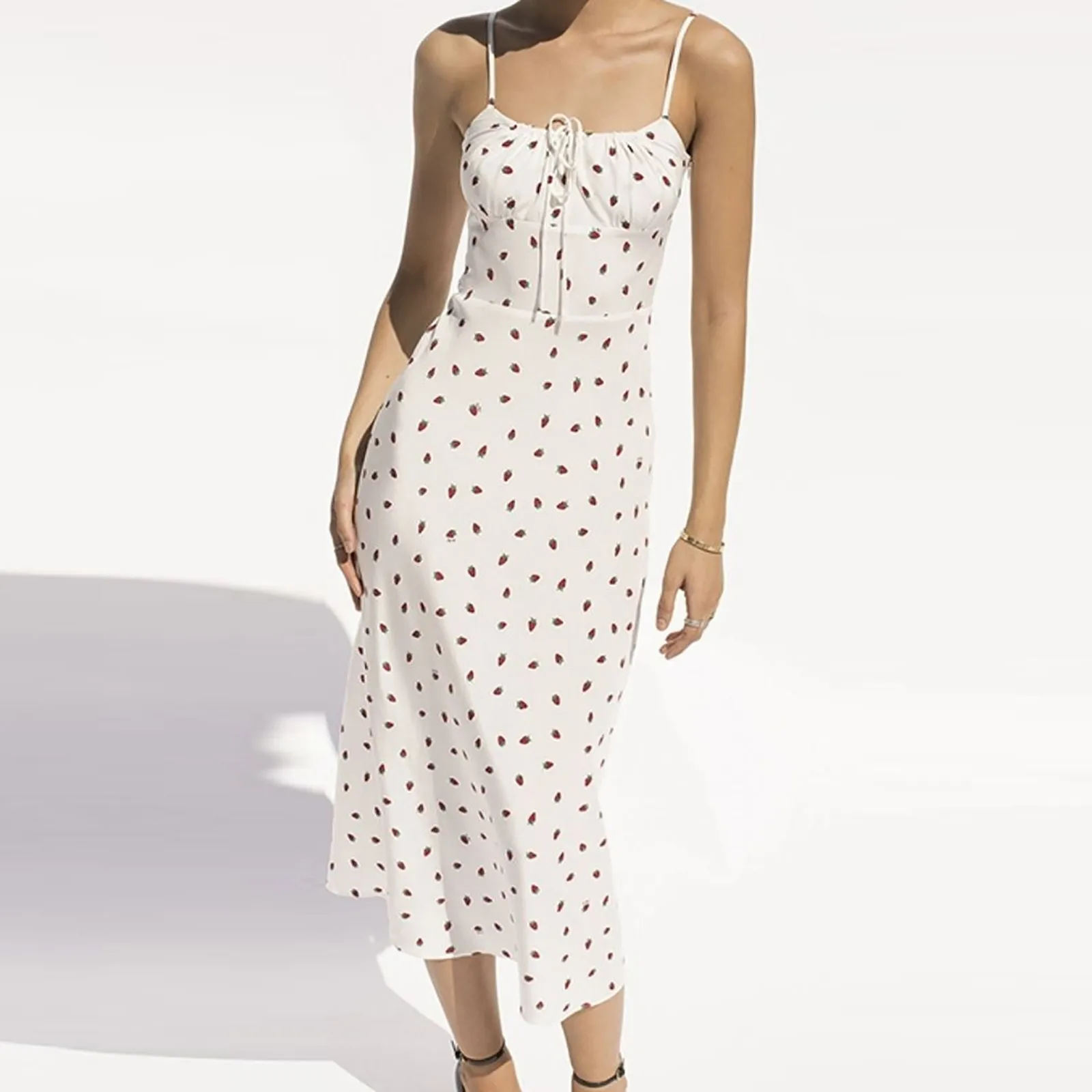 

Женское пикантное платье-комбинация во французском стиле с клубничным принтом, длинное платье на бретелях с квадратным вырезом и открытой ...