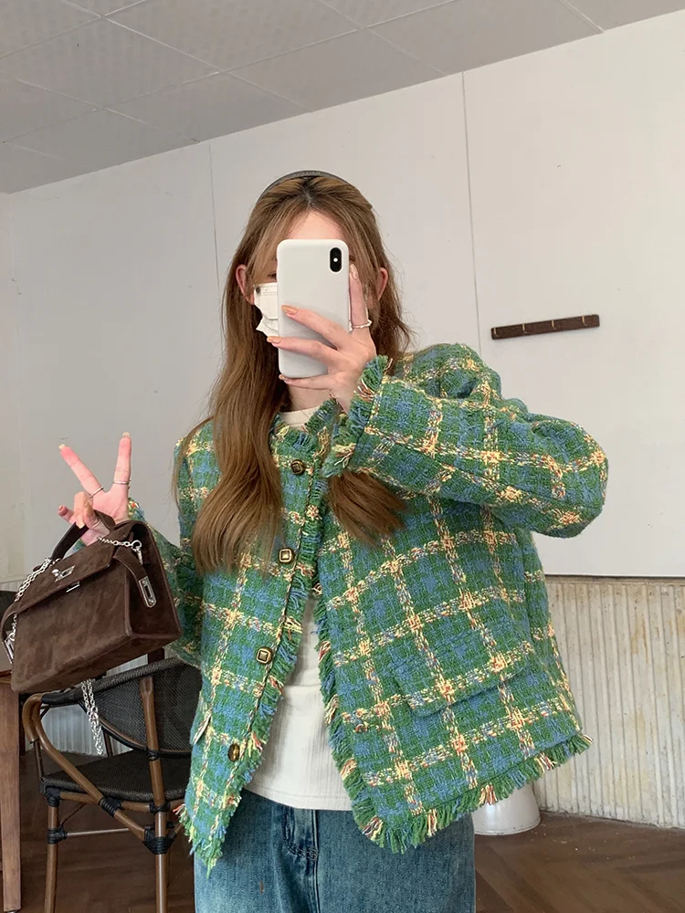 Куртка женская осенняя однобортная с длинным рукавом и круглым вырезом