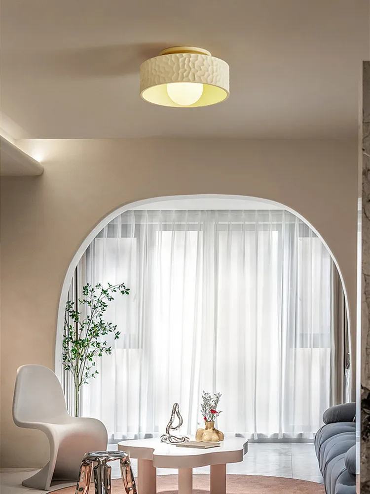 Французский минималистичный потолочный светильник