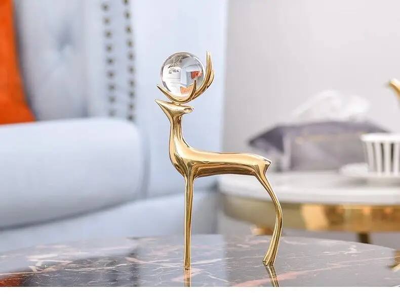 Золотая латунная статуя оленя с хрустальным шариком коллекционный стол Декор