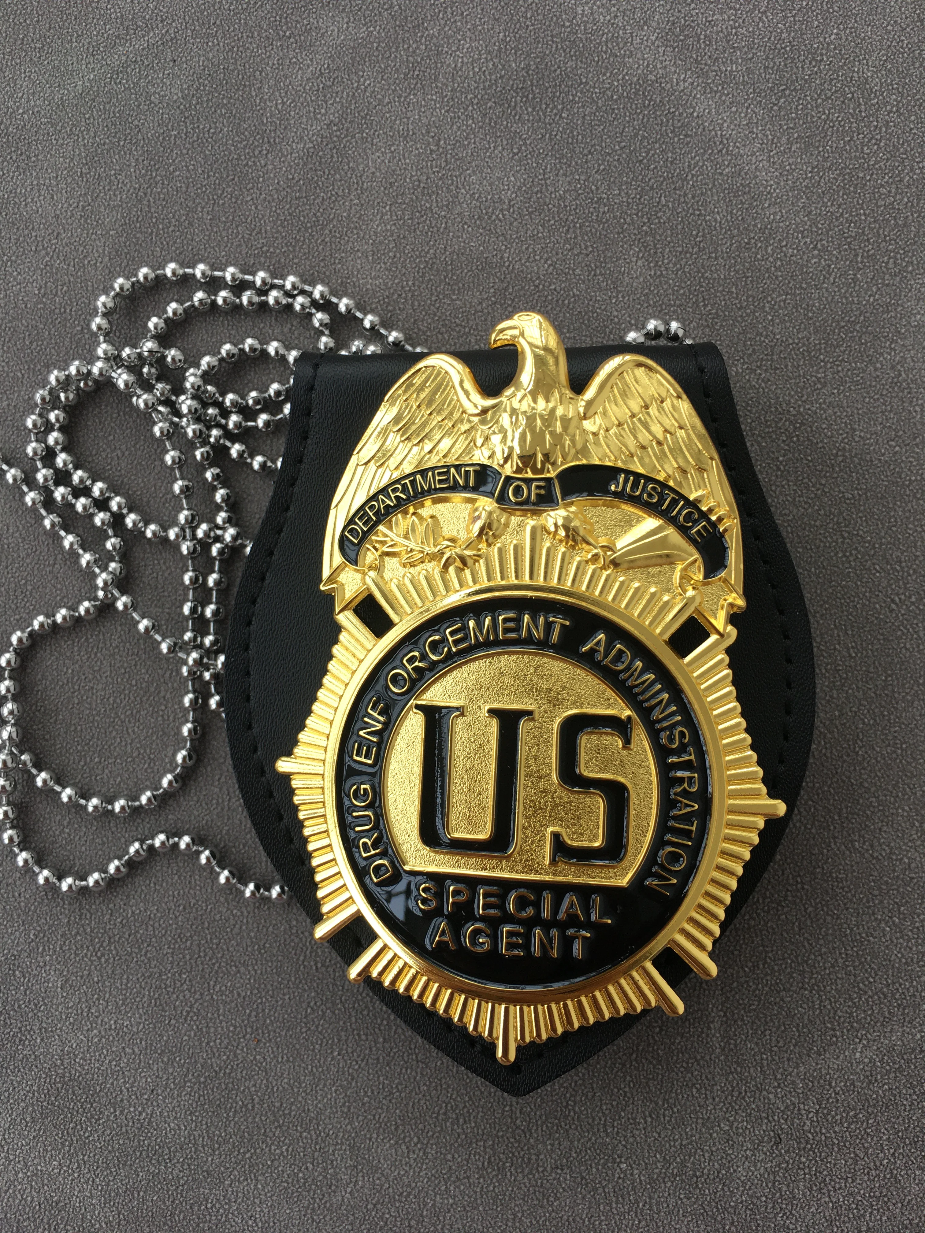 

U.S. Drug Enforcement Administration Special Agent Cosplay Detective Movie Props Metal Badge Movie Replica