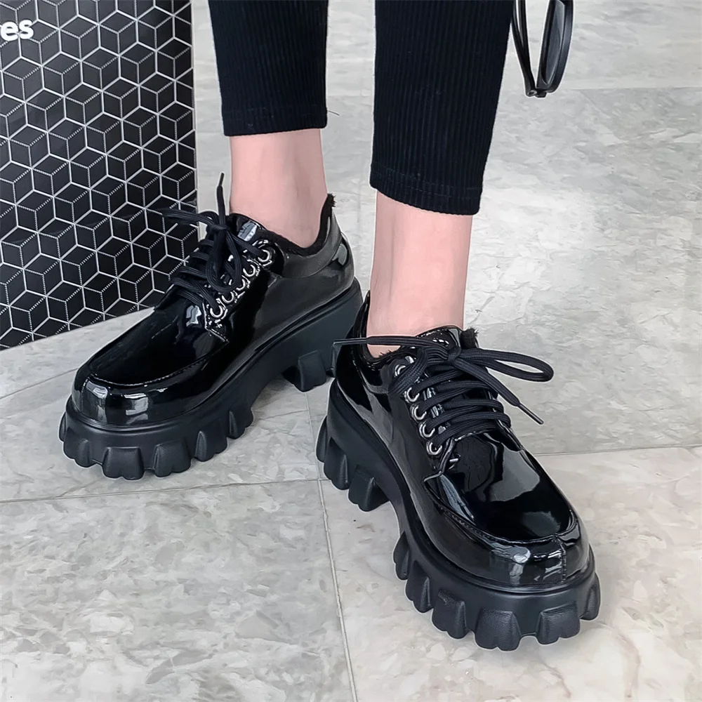 Женские весенние туфли 2022 модные роскошные на платформе с круглым носком в