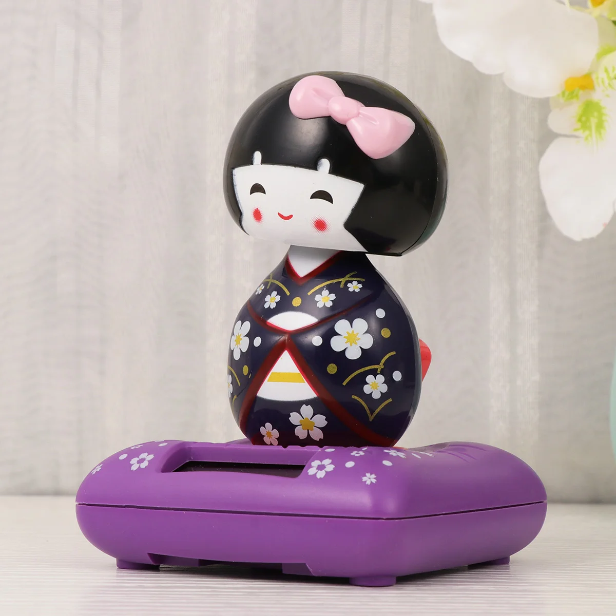 

Solar Car Kimono Japanese Dancing Toys Geisha Dashboard Toy Figure Powered Head Kokeshi Asian Shaking Statue Ornament