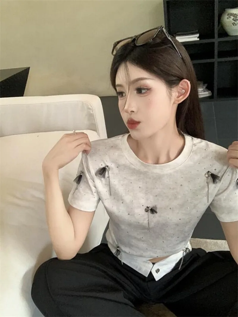 Женский топ с коротким рукавом цепочкой