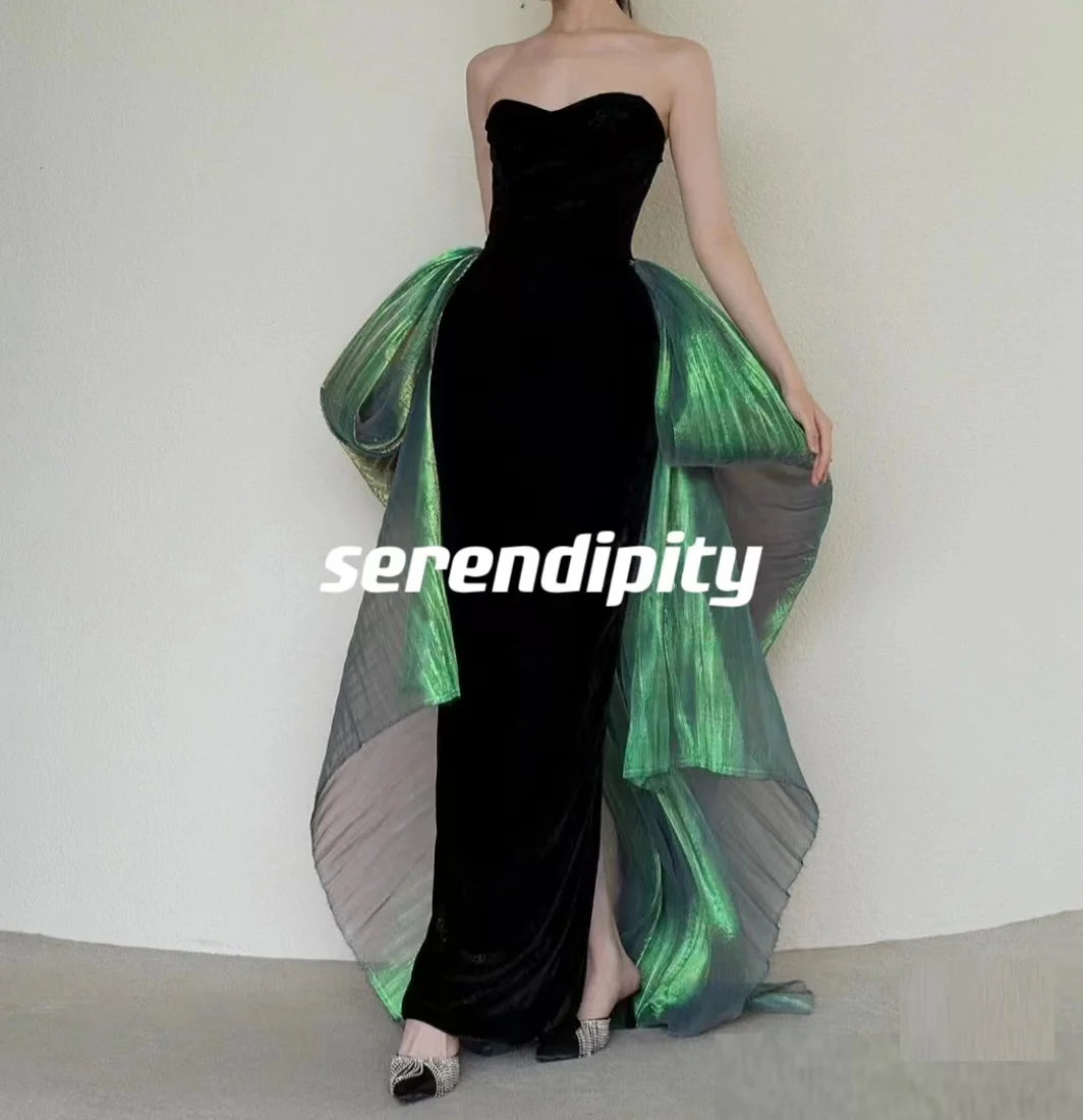 

Бальное платье без бретелек в форме фестона, с оборками и лентами