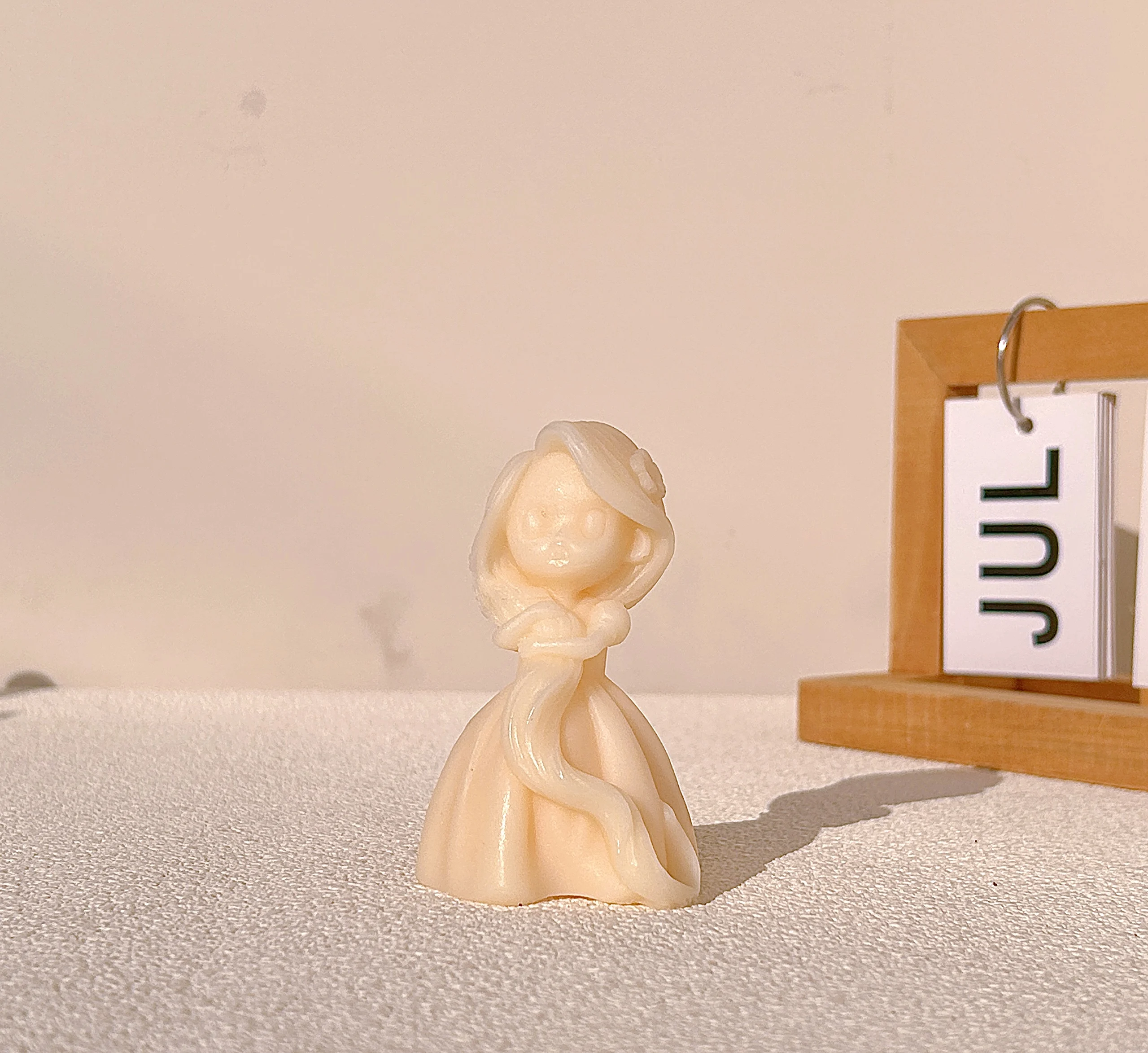 

2023 New Cute Princess Epoxy Mold DIY Set Cute Girl Soap Production Product Sculpture and Statue Silicone Gypsum Body Candle Art