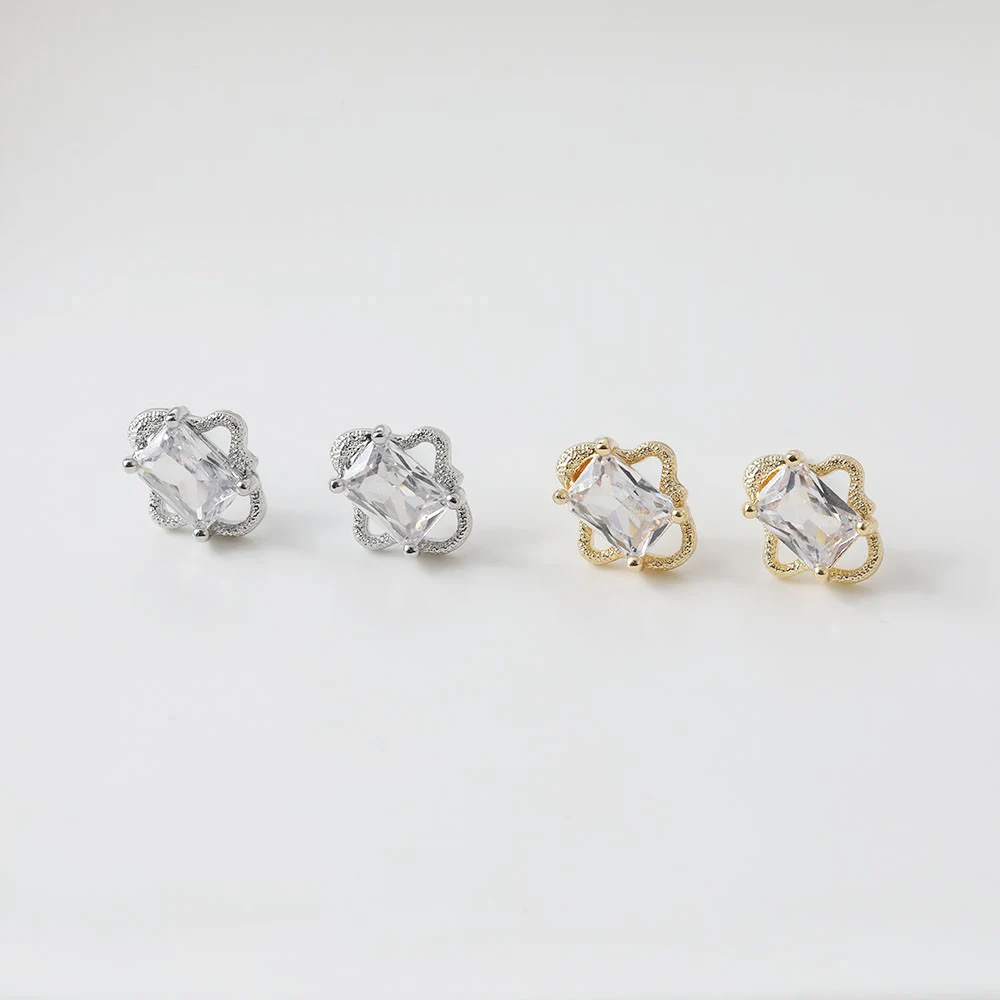 Серьги-гвоздики прямоугольные с цирконием 4 шт.