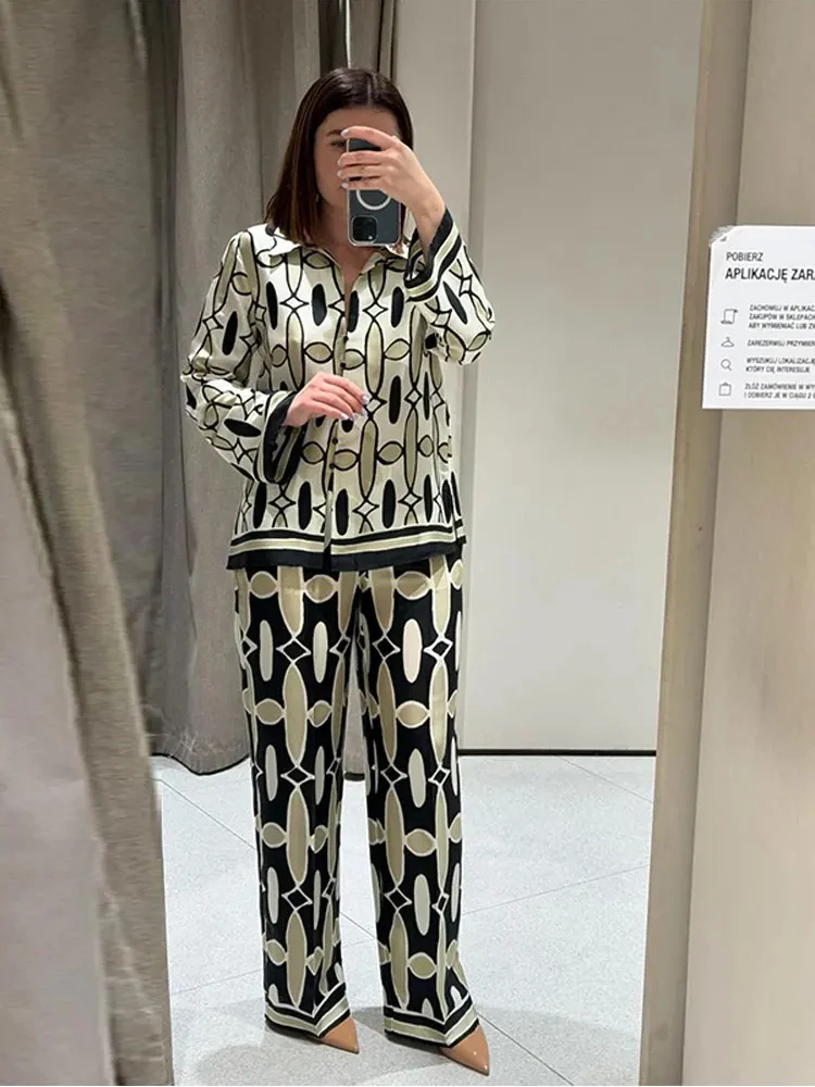 Женский повседневный комплект из полиэстера на пуговицах Zaba с отложным