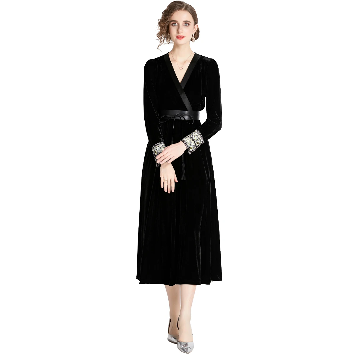 

Женское бархатное платье с длинным рукавом, V-образным вырезом и вышивкой