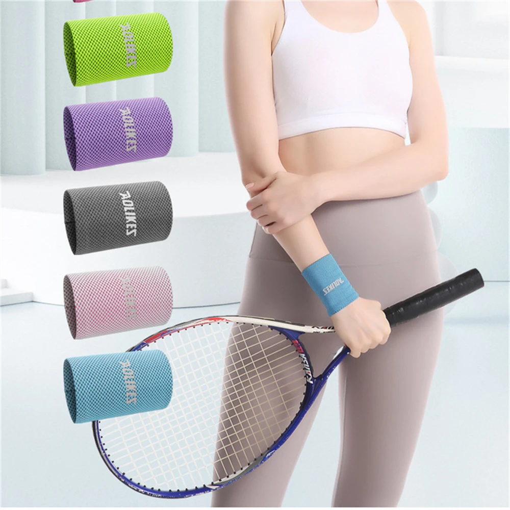 2 Pcs Wrist Towel Ice Cold Wristbands Night Reflection for Summer Running Wiping Sweat Gym Fitness Basketball Wrist Protect