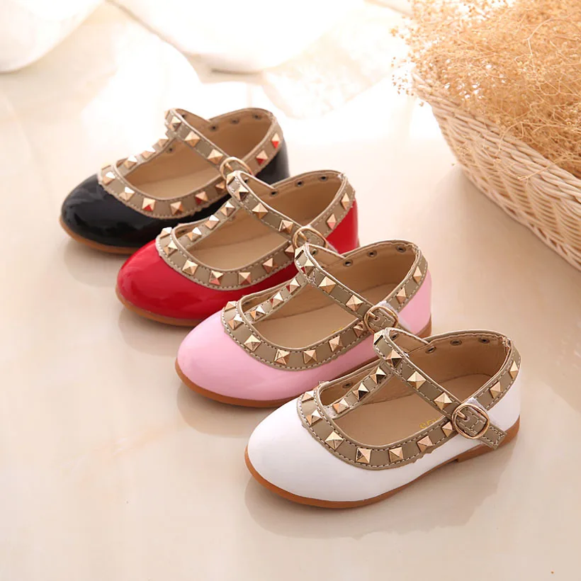 

2023 New Girls Sandals Rivets Single Shoes Kids Leather Shoes Children Nude Sandal Toddler Girls Princess Flat Dance Shoes