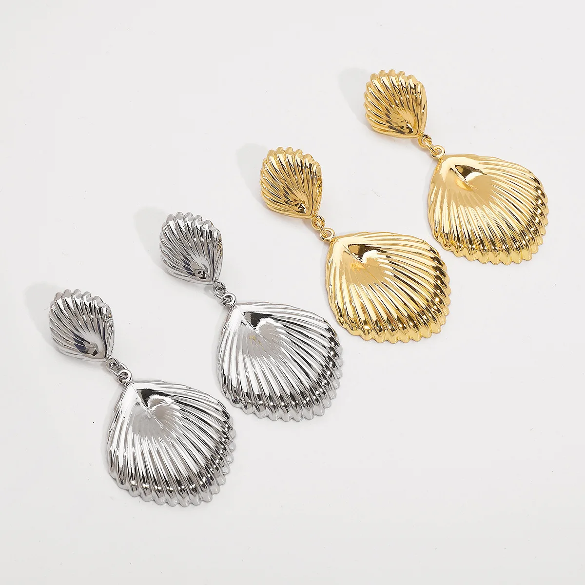 Металлические полосатые жемчужные серьги в форме Европы и США из нержавеющей