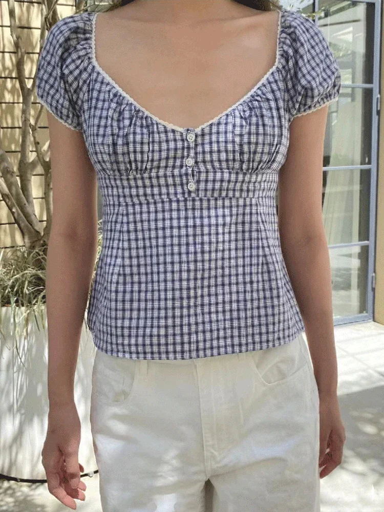 Женская хлопковая блузка в шотландскую клетку с кружевной отделкой на пуговицах