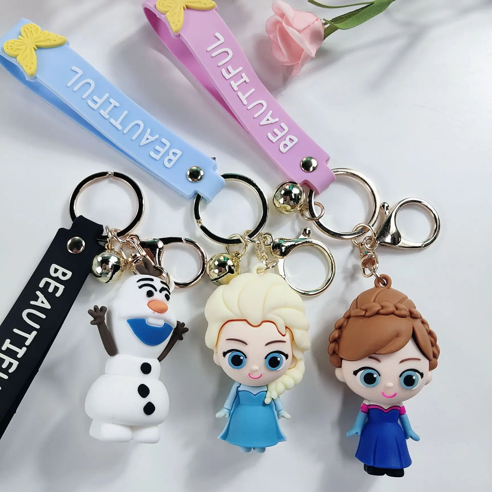 

Брелок для ключей с героями Диснея, принцессы Эльзы, замороженный МИЛЫЙ снег, кукла с сокровищами, брелок с подвеской для автомобиля, украшение для школьного портфеля, брелок