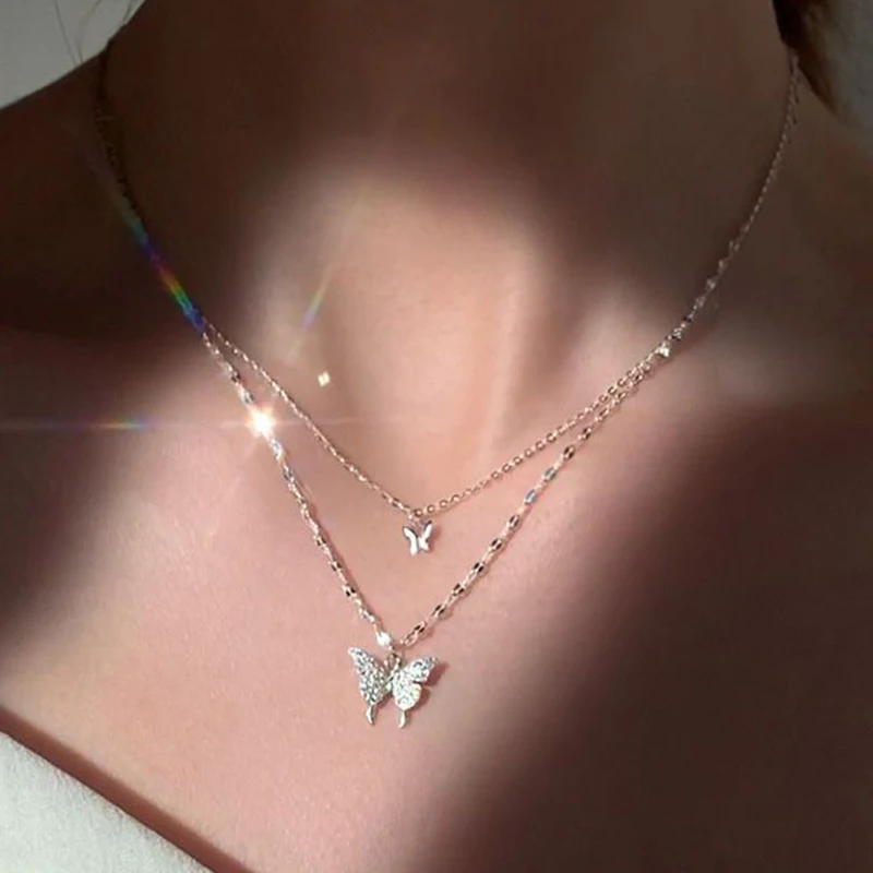 

Double Layered Diamond Butterfly Pendant Necklace for Women Light Luxury and Simple Charm Choker Chain Necklaces Fashion Jewelry