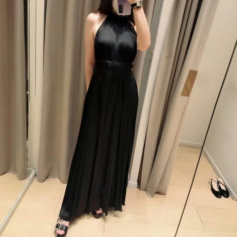 

2023 Early Autumn New Black Pleated Halter Neck Dress Women