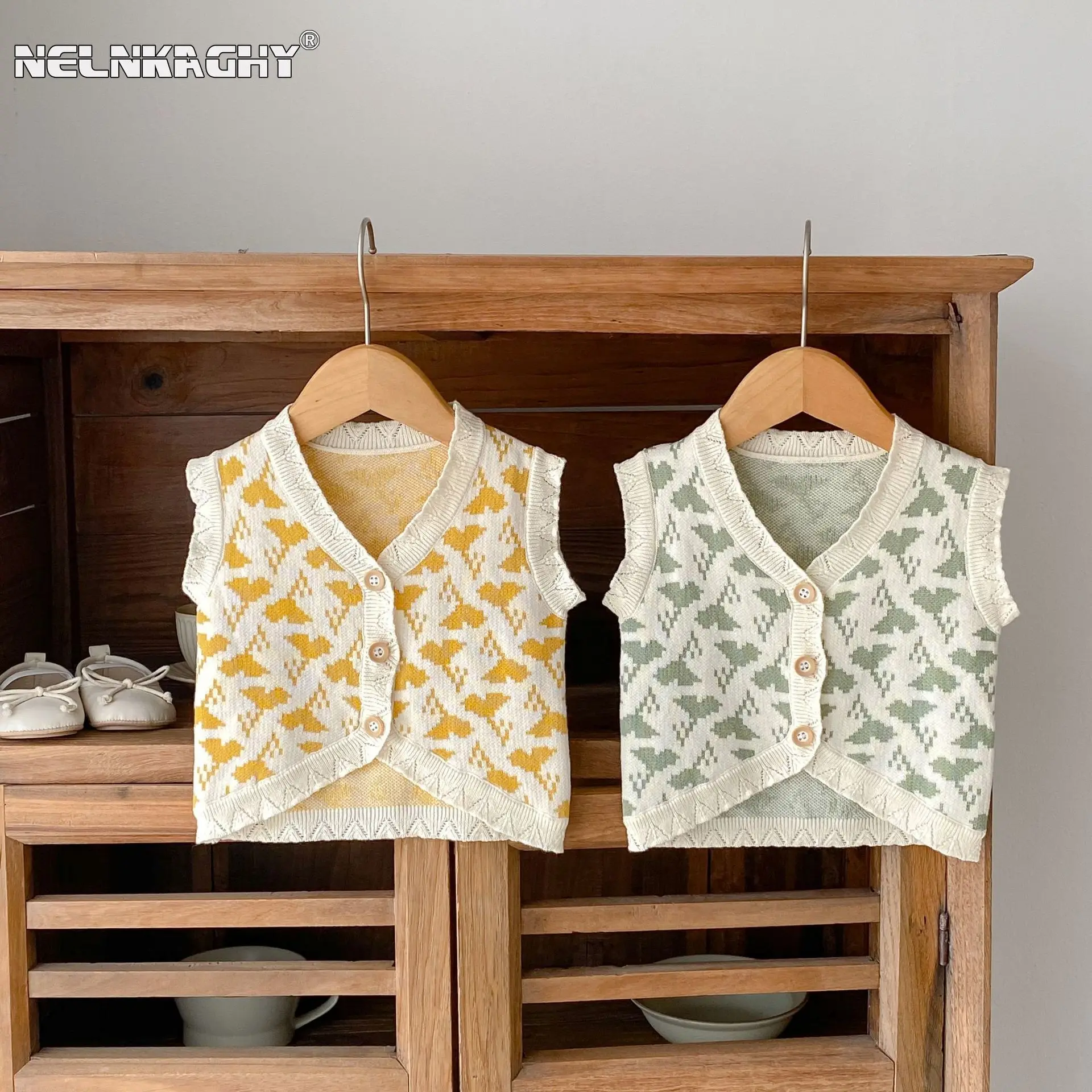 

2023 autumn infant baby girls sleeveless jacquard weave knitted top single-breasted vest toddler kids clohting vest 0-3Y