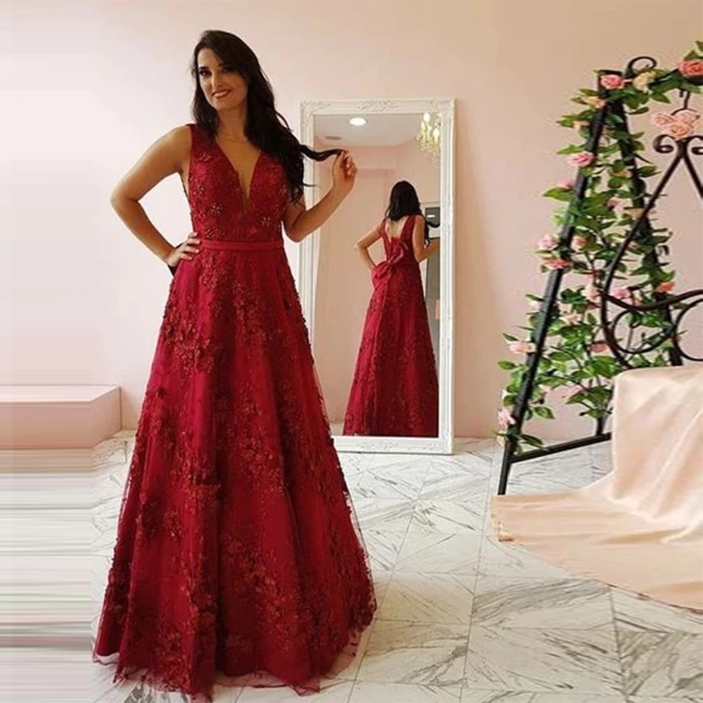 

2023 Burgundy Sexy V-Neck Prom Dresses Lace 3D Applique Sleeveless A-Line Formal Party Evening Gowns Robes De Soirée فستان سهرة