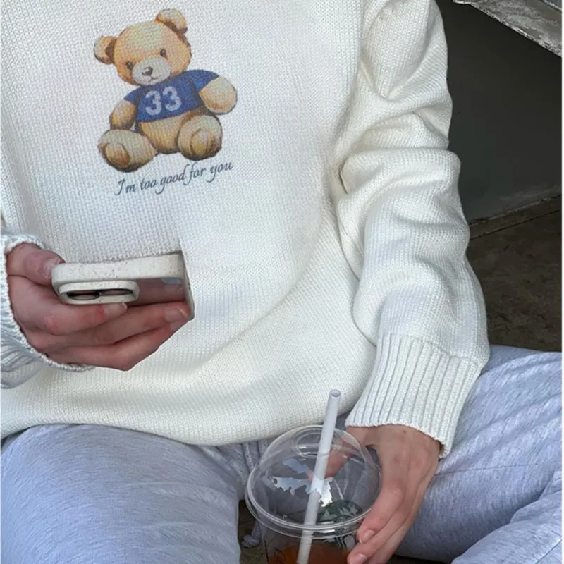 Женский свободный трикотажный свитер с принтом медведя