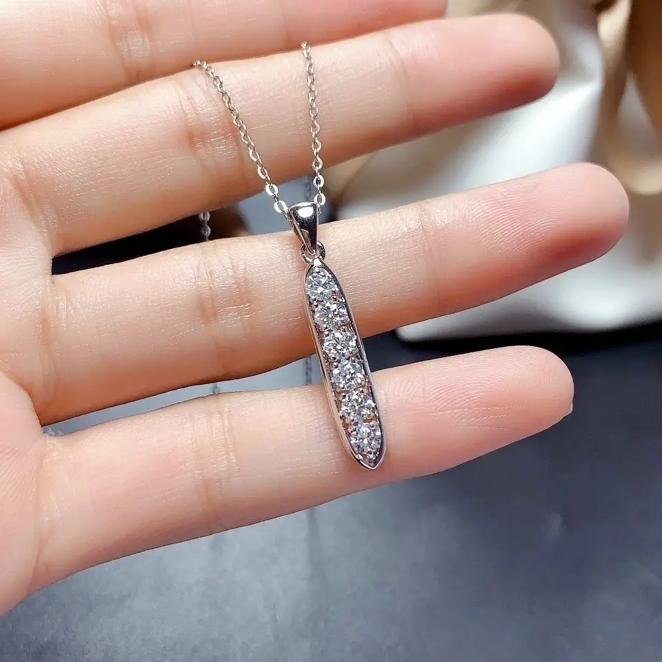 

Net Red Temperament New Mosan Pendant Female Crystal Clean Fire Color Explosion Sparkling Seiko Embedding