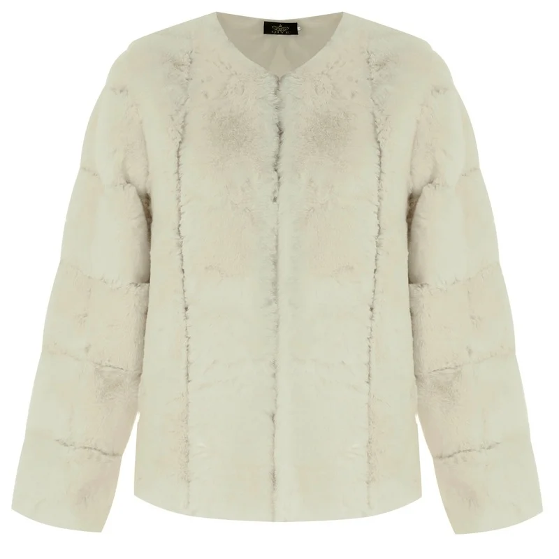 Faux Fur O-Neck Coats Women Luxury Style Thick Warm Short Outwears Autumn Winter Fashion Solid Colors Oversized Furry Outcoats