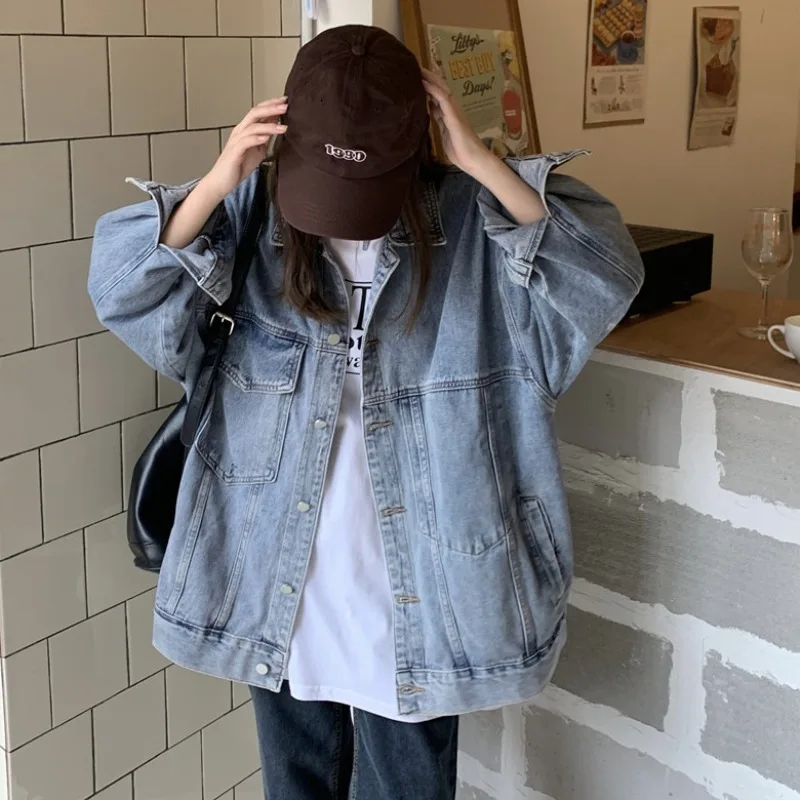 

2022 Spring New Korean Loose Women Light Blue Jeans Jacket Single-breasted Long Sleeve Big Pocket Casual Denim Coat Streetwear