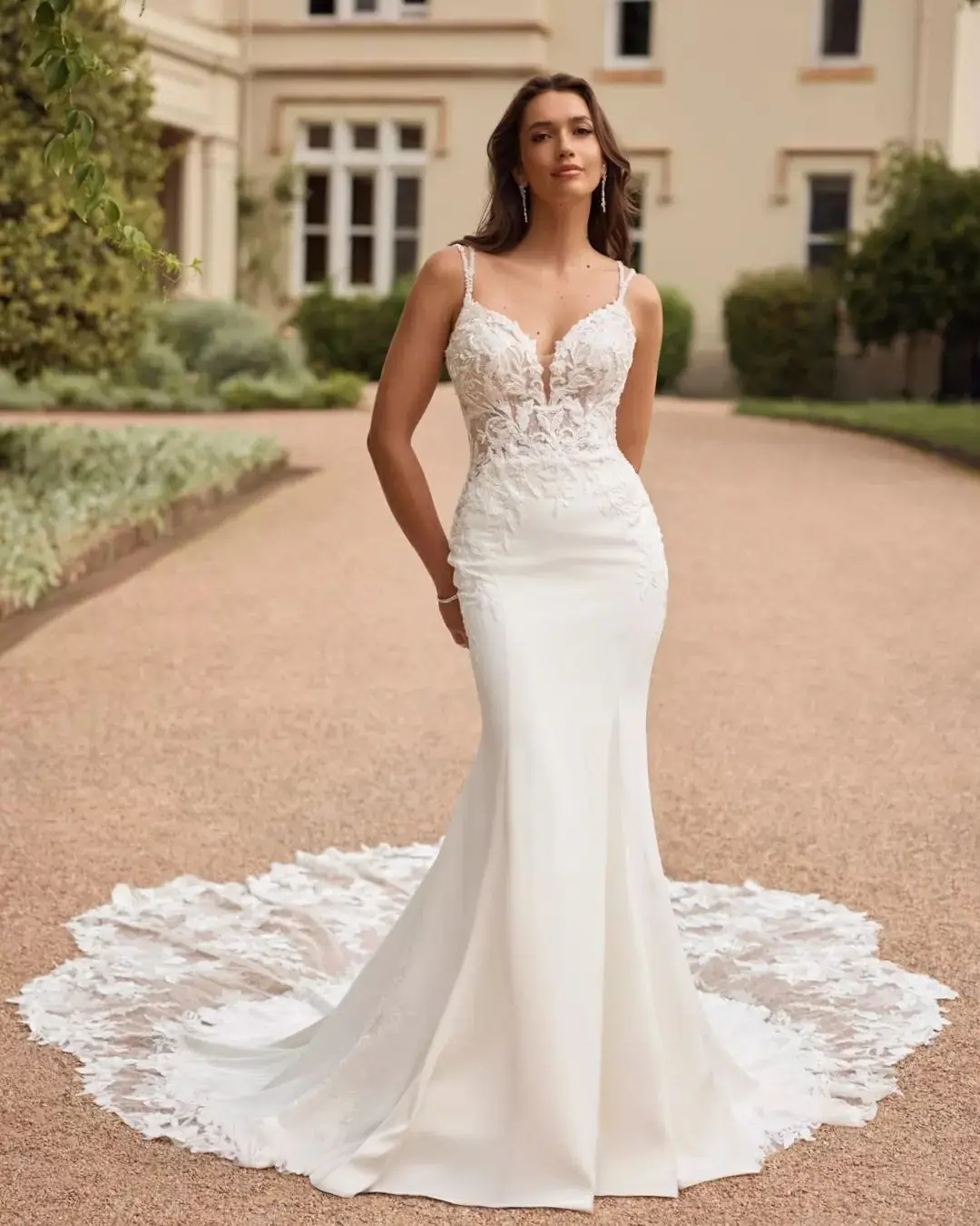 

Sweetheart Mermaid Wedding Dresses Lace Appliqued Sleeveless Bridal Gowns with Long Train Sexy Back Floor Length Robes de Mariee