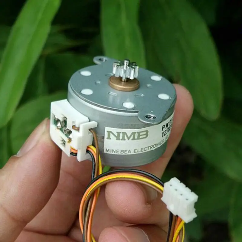 Круглый шаговый двигатель Micro NMB PM35L 35 мм 2-фазный 4-проводной с 8 зубьями 7 5 градусов