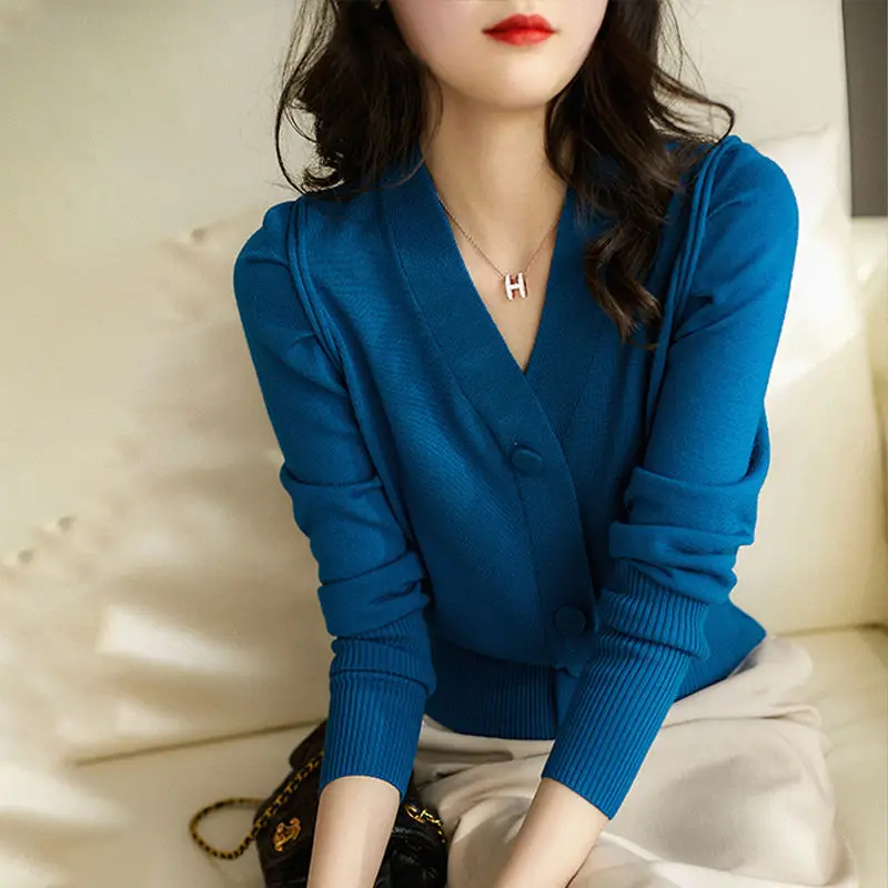 

2022 Autumn Winter Women New V-neck Knitted Coats Female Long Sleeve Cardigan Outwear Ladies Short Sweater Casual Jackets Y258