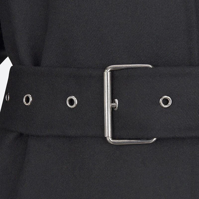 Рисунок 6 - Длинное пальто с поясом NIGO