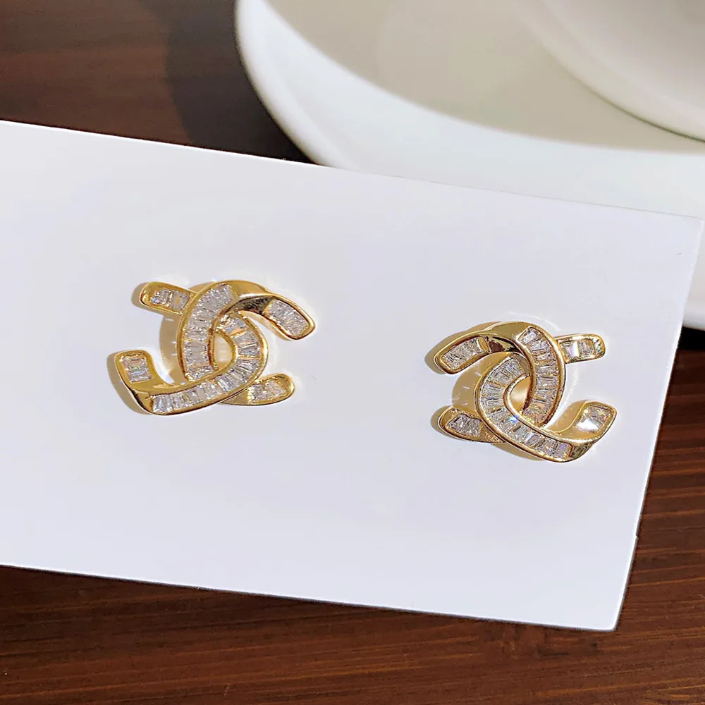 

New fashion temperament elegant high sense female earrings light luxury wind letter earrings