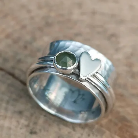 Винтажные серебряные кольца в форме сердца для женщин, модные круглые кольца с инкрустацией зеленым камнем, персонализированные кольца для творчества, ювелирные изделия