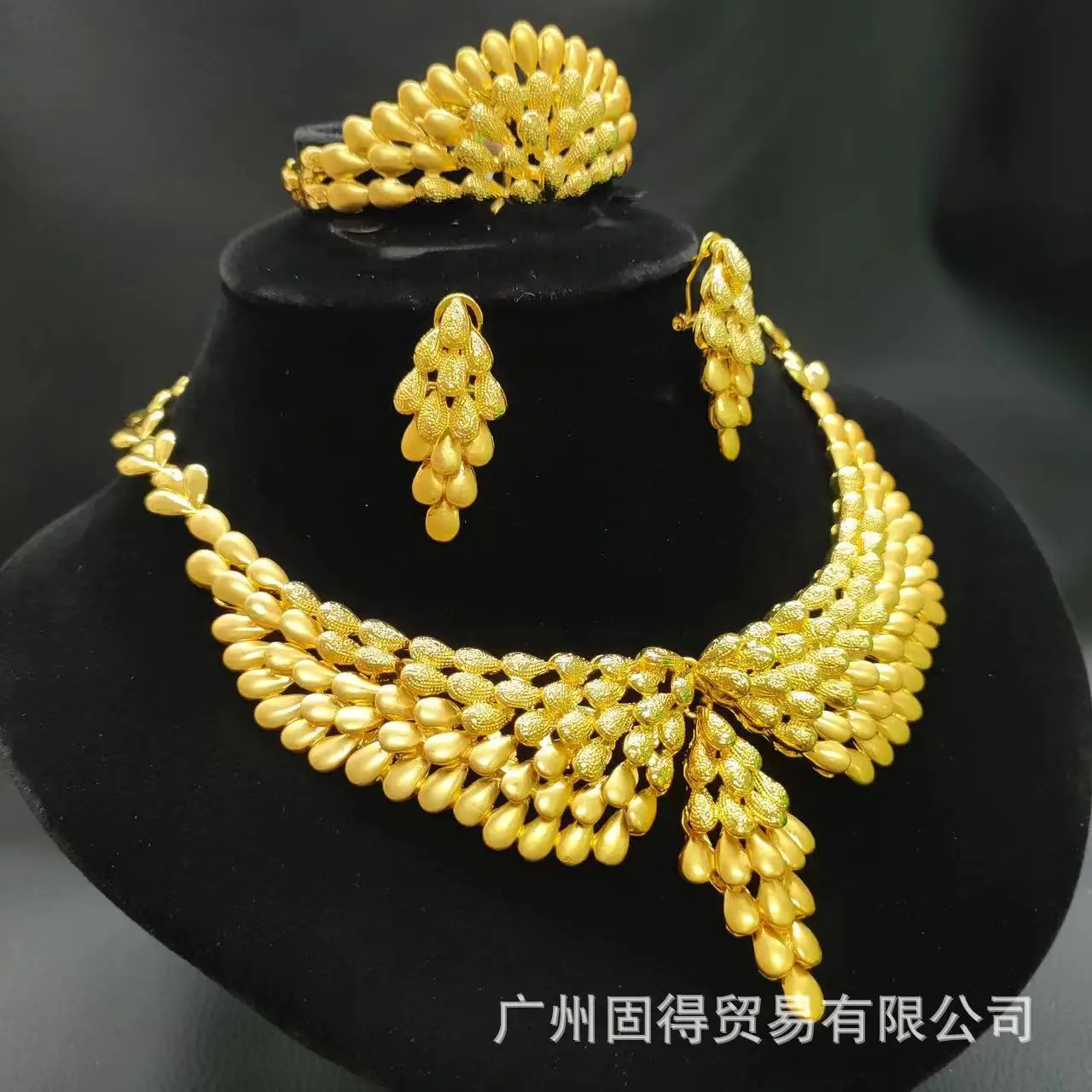 Большой набор из 24 к Дубая золотого сплава в европейском американском и