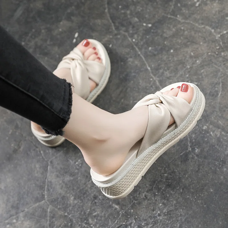 

Thick-soled slippers women's flat-bottomed fashion outer wear 2022 summer new women's shoes slippers women's casual sandals