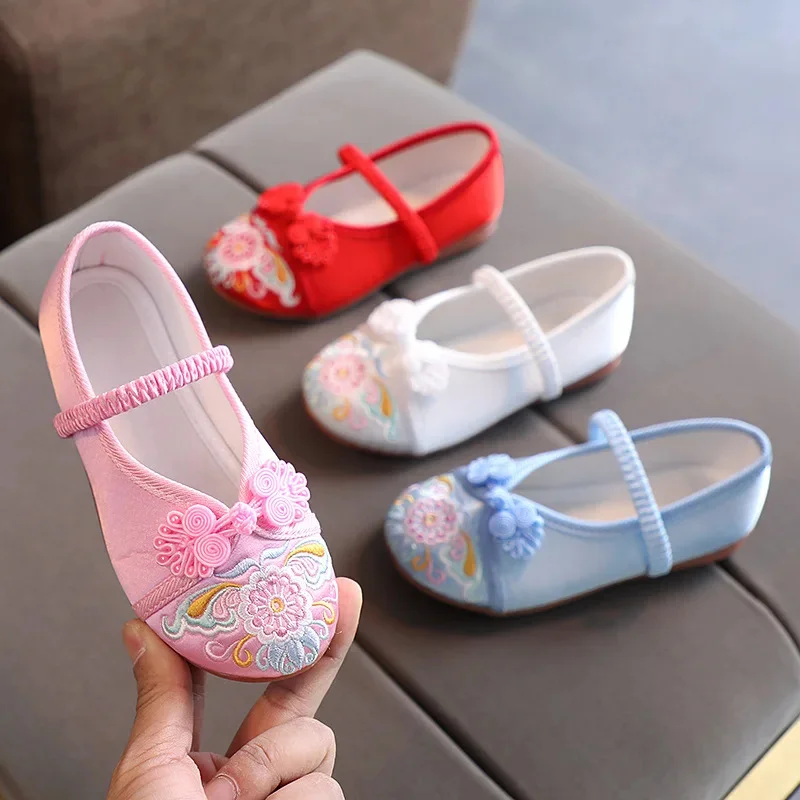 

Туфли детские с вышивкой ручной работы, элегантная Тканевая обувь Hanfu в китайском стиле, с традиционным цветочным узором, F01173