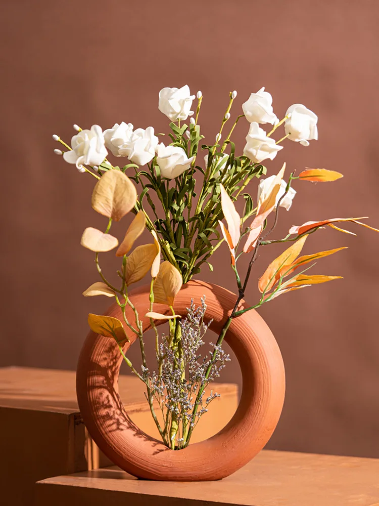 

Круглая красная керамическая ваза, предметы интерьера для дома