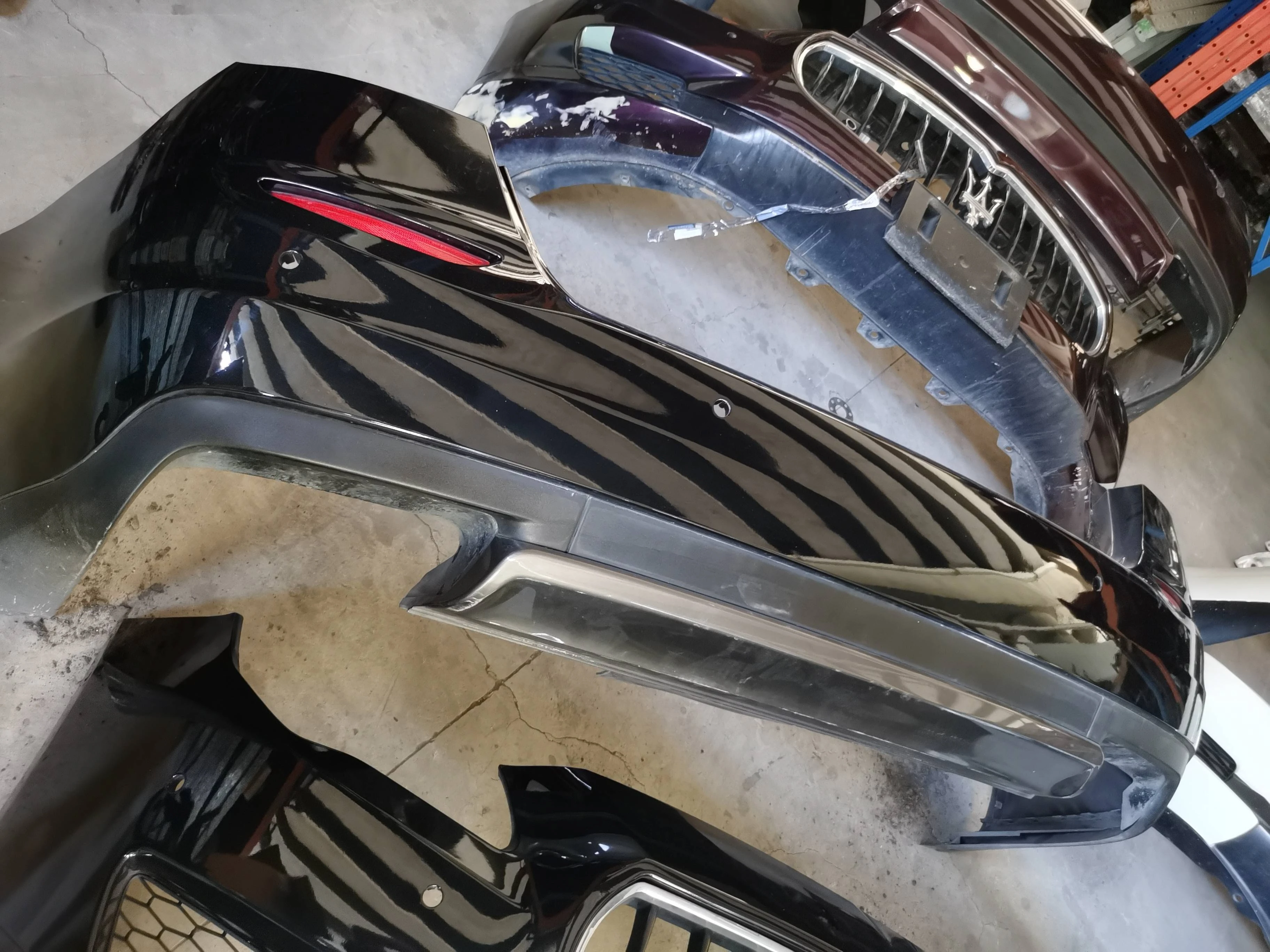 Оригинальный б/у задний бампер для Maserati Quattroporte M139 M156 OEM 980139640 673004368